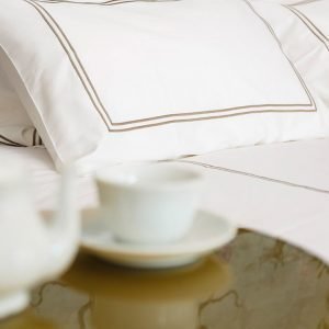 sabanas-y-fundas-de-almohadas-hotel-clasico